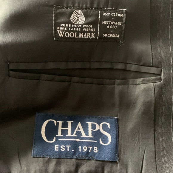 Men’s CHAPS suit. Black with Pinstripes.   Size 46R - Picture 2 of 5